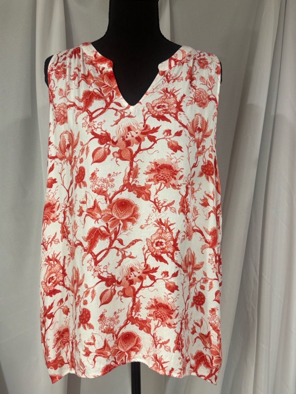 Katherine Barclay White & Red Floral Sleeveless Tank